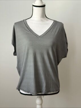 NWT WHBM Black and White Striped V-Neck Women’s Top, Size Medium